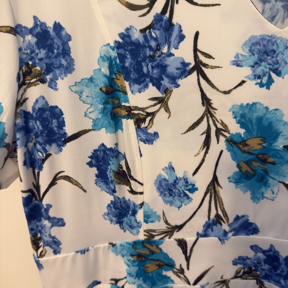 Floral Blue and White Karina Dress - Picture 3 of 4